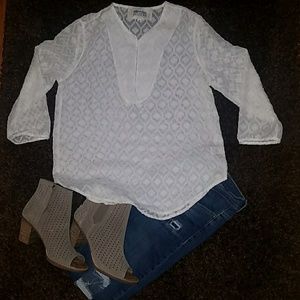 Stitch Fix Alice Blue white detailed Top